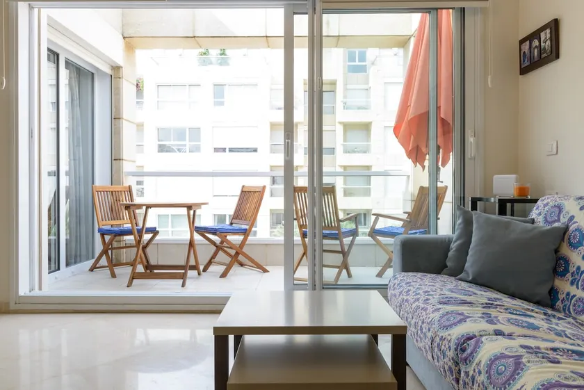 Miklat Cosy 1BR - Island Herzelya - Bright & Calm - Image 1