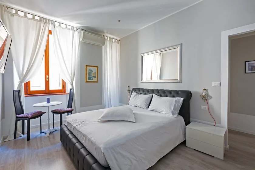 Room Suite Rome (In the Heart) x 2 people - Image 1