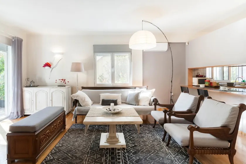 Garden Apartment in a Trendy and Leafy Neighborhood - Image 1