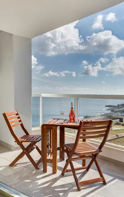 Marvellous Seafront Apartment by Buena Vista - Image 1