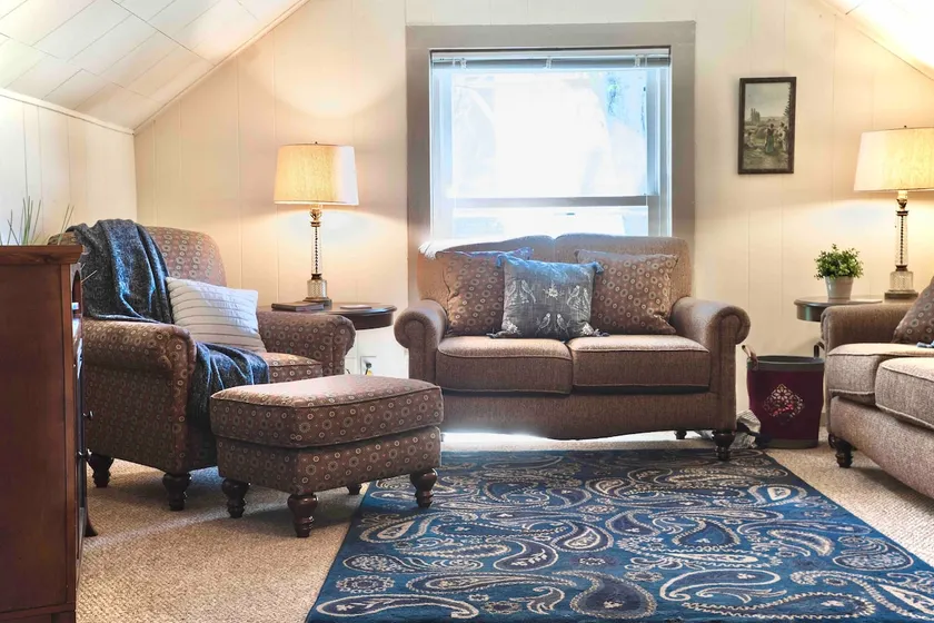 Whit’s Up ~ Clean & Cozy Sleep 4 w/Lake Alice View - Image 1