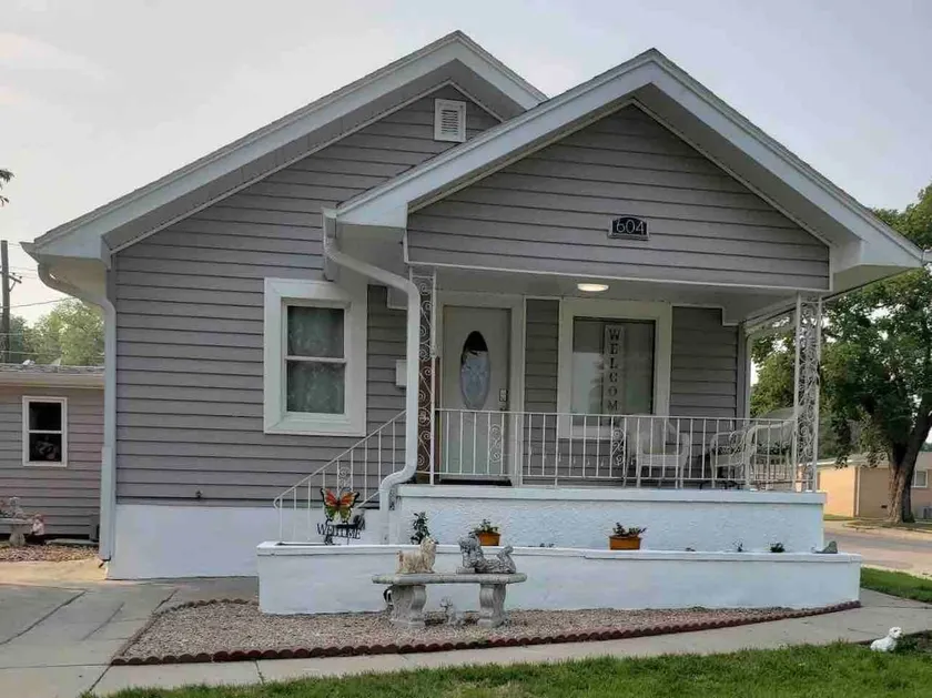 Beautiful White House - Image 1