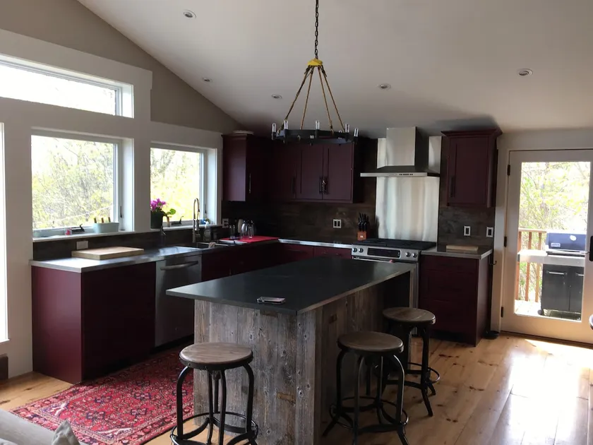 Charming Lakehouse on Sydenham Lake - Image 1