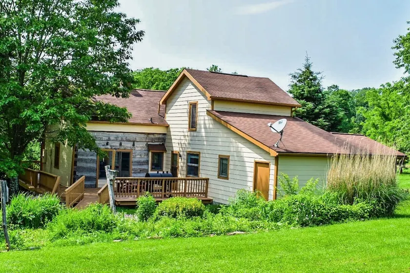 SanaView Farms Farmhouse - Image 1