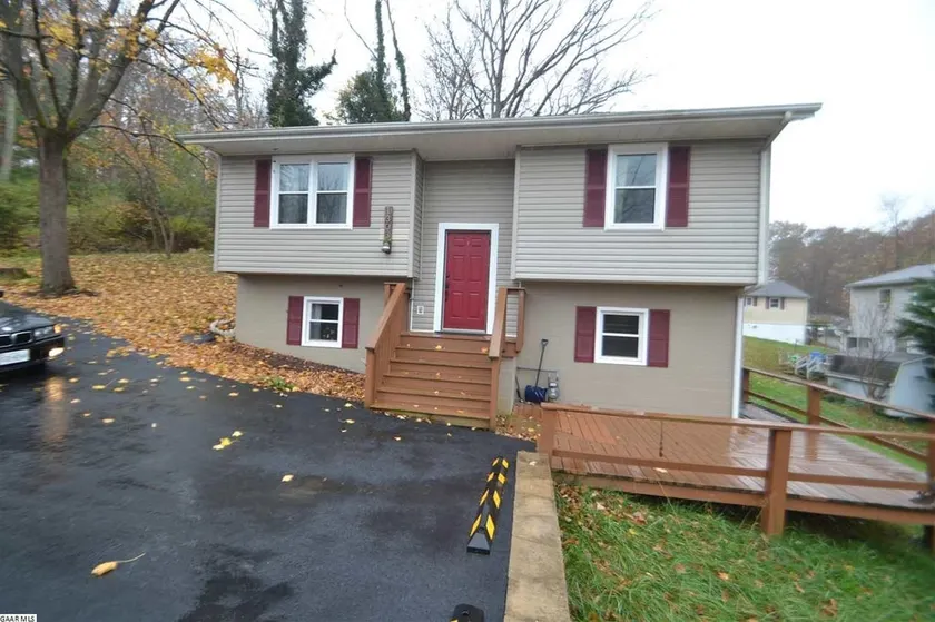 Spacious lower level Airbnb! READ SUMMARY! - Image 1