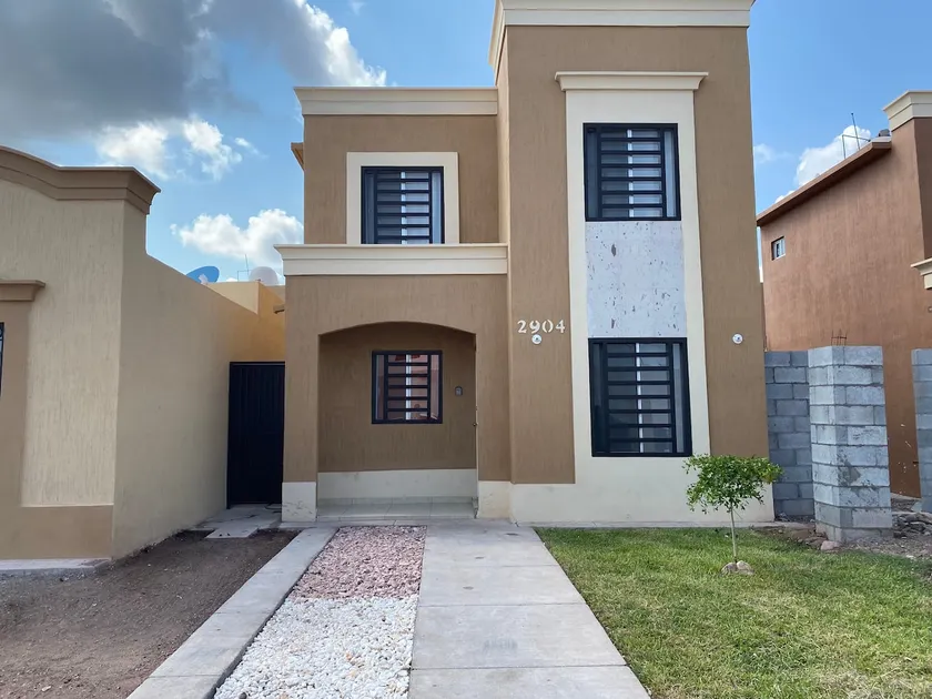 House With Patio - Image 1