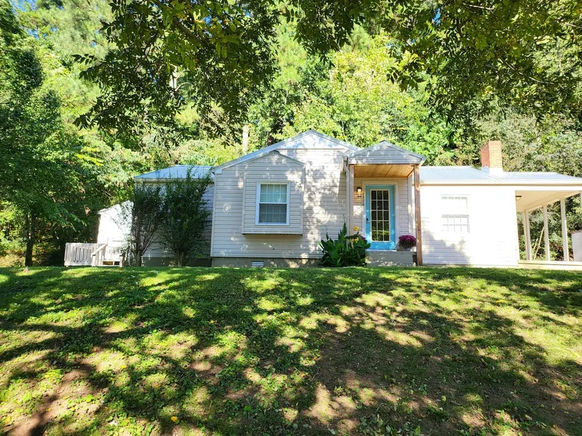 5. Cozy cabin in Guntersville - Image 1