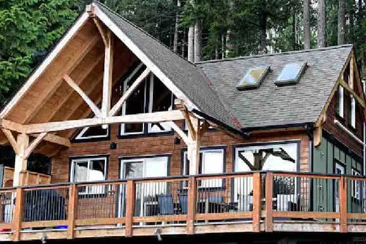 Cozy Lakefront Cottage - Image 1
