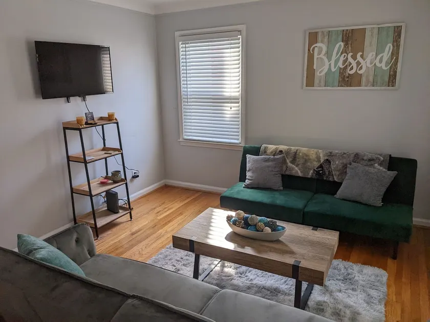 Cozy 3 bedroom home with finished basement. - Image 1