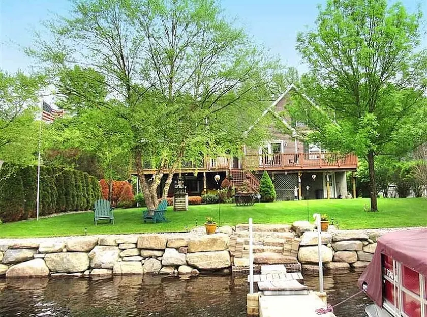 Beautiful 5 bedroom Waterfront House w/skiing/snowboarding/snow mobile path near - Image 1