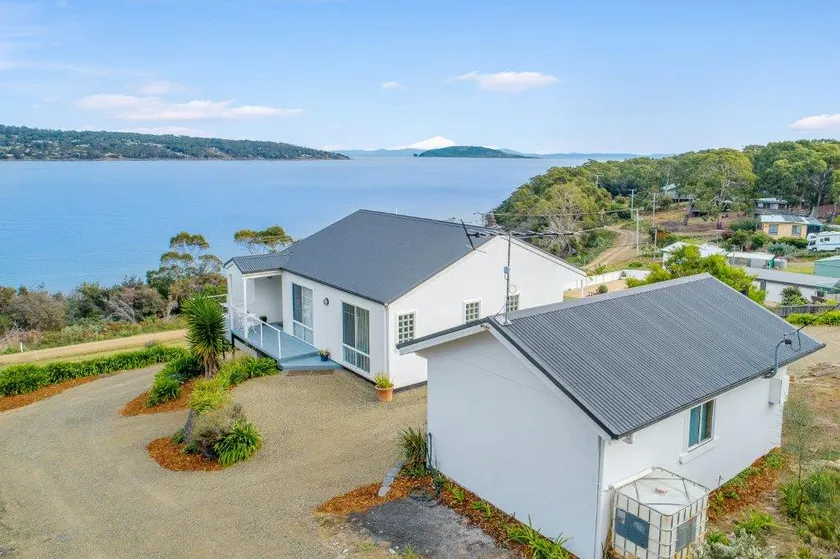 White Beach Seaside Retreat - Image 1