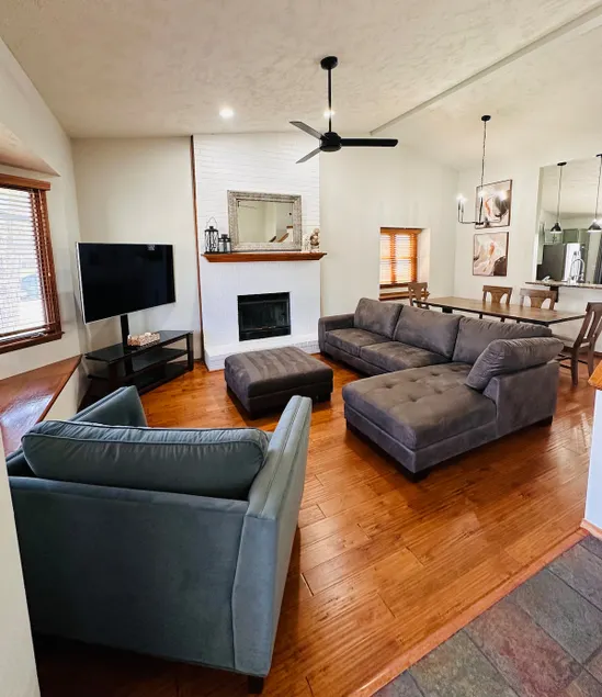 4 bed | 3 bath | 2 Living Rooms | Walking Trail! - Image 1