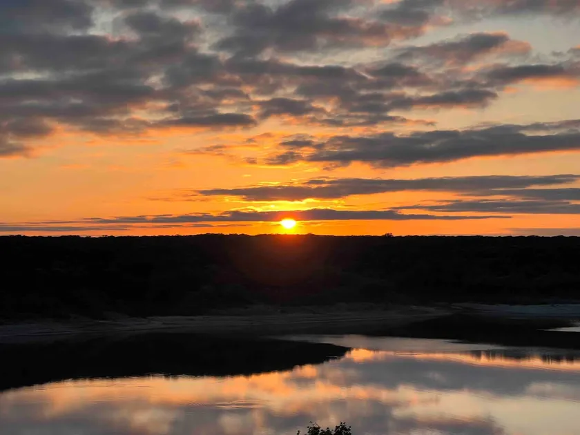 Cozy Lakeside hideaway with spectacular Sunsets! - Image 1