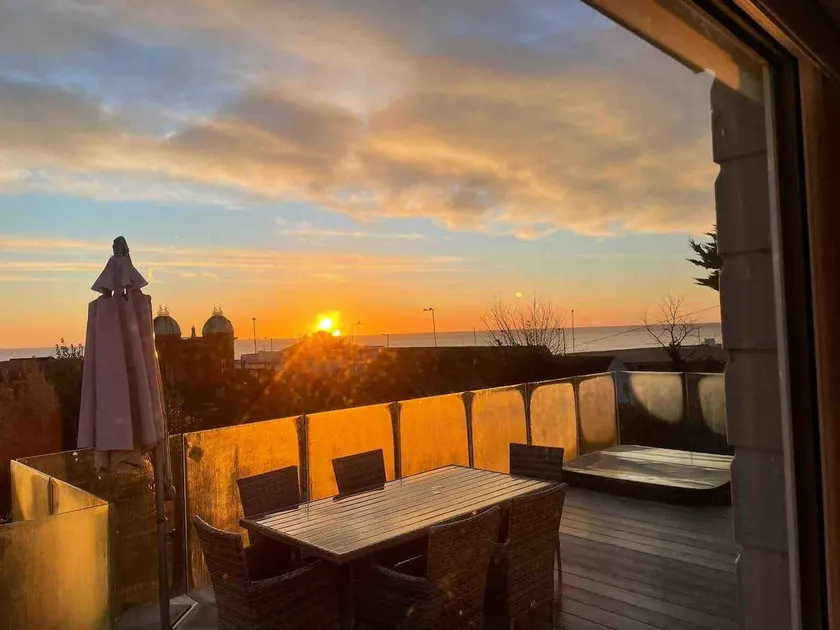 Cliff Cottage - Luxurious Seaview Retreat - Image 1