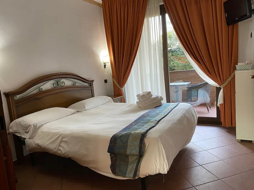 Double room in Fiumicino: Apartment with balcony - Image 1