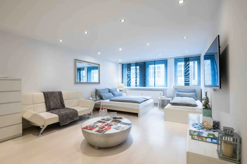 Lisa’s Bright Apartment in the Heart of Munich - Image 1