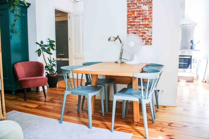 Luxury renovated apartment- 2 bathrooms - Image 1