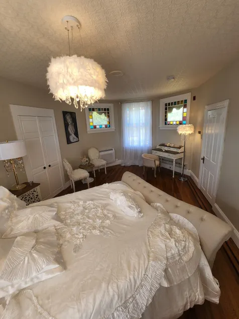 Bucks County Glamorous Marilyn Monroe Suite - Image 1
