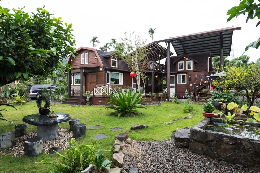 Cabin in the orchard - Image 1