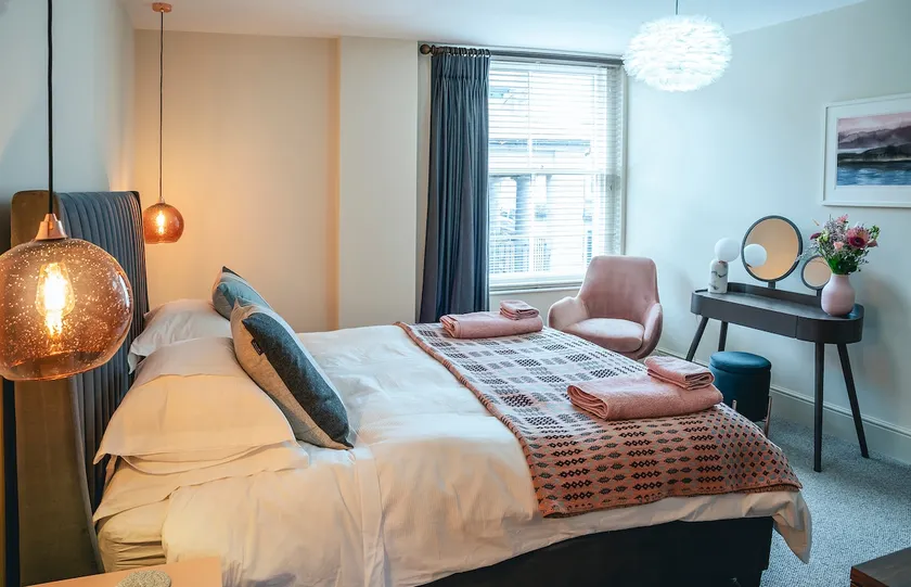 Cosy Retreats 2. Newly renovated. Super King Bed. - Image 1