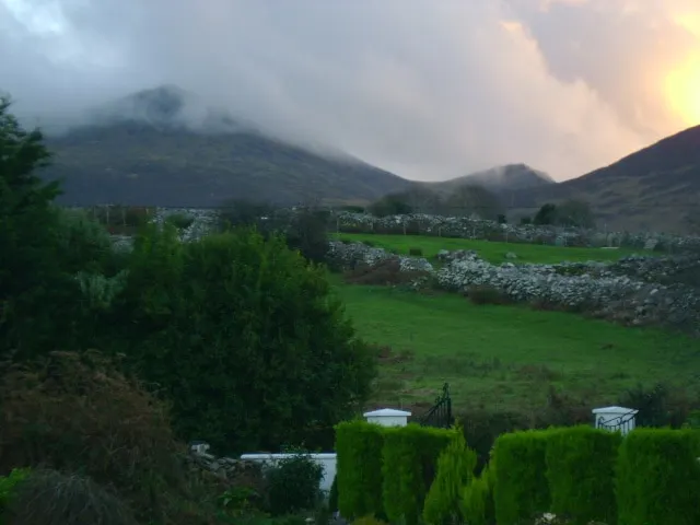 Frankie's Cottage Carrauntoohill and Ring of Kerry - Image 1