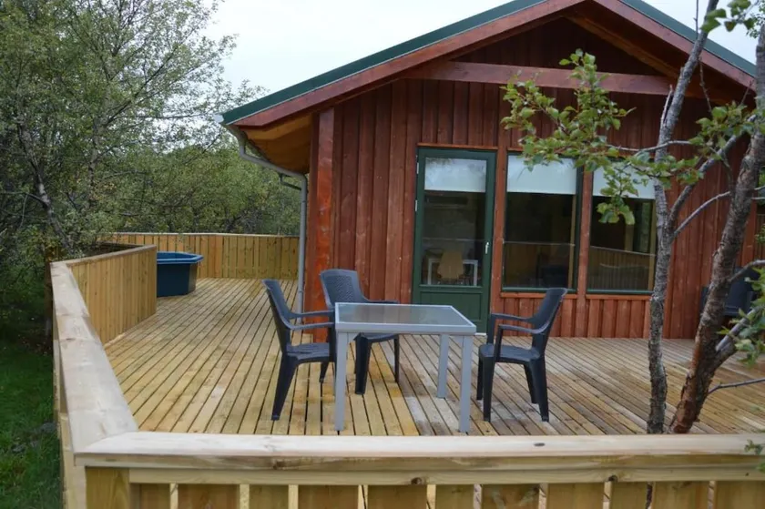 Gesthus - Summer House with Private Hot Tub - Image 1