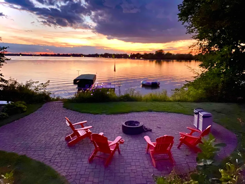 Lake Home, salt water hot tub, sauna, boat rental - Image 1