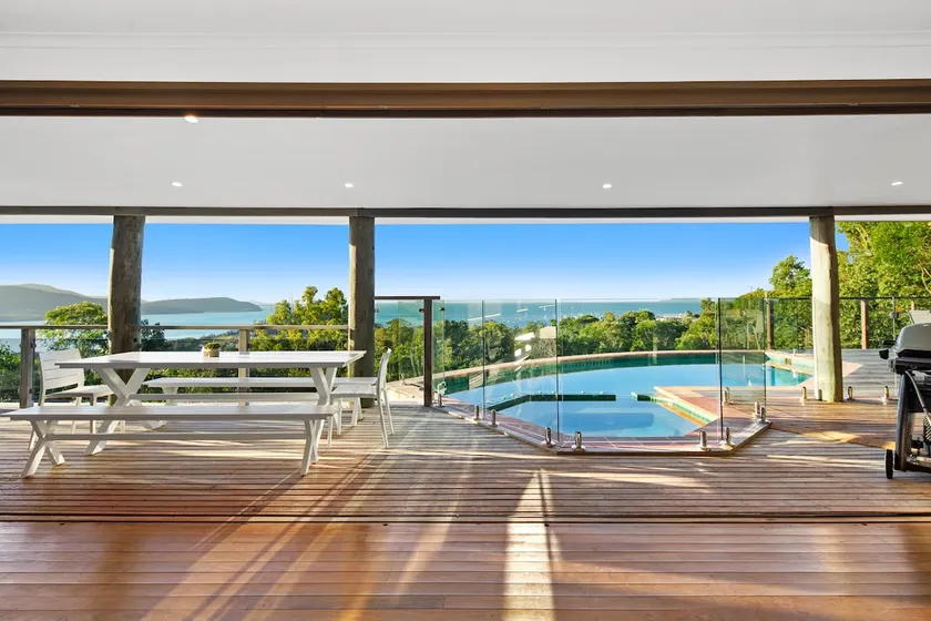 Up & Up Whitsundays - stunning hilltop residence - Image 1