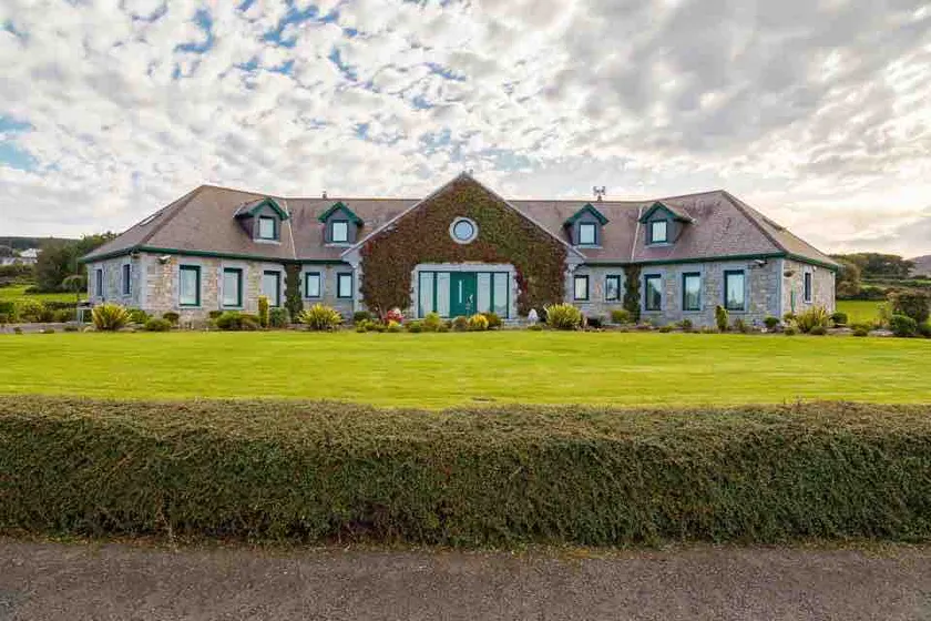 Maison de vacances adaptée aux familles avec barbecue, jacuzzi et terrasse | Vue panoramique | Avec animaux bienvenus - Image 1