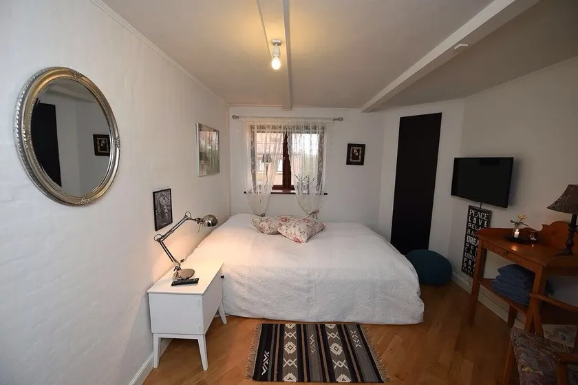 In a cozy townhouse with a private entrance to the rooms - Image 1
