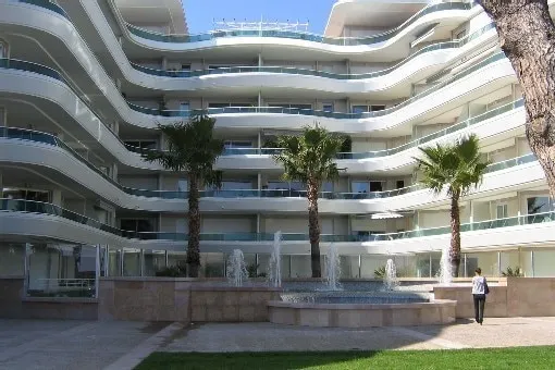 Beachfront apartment in the Golden Triangle - Image 1