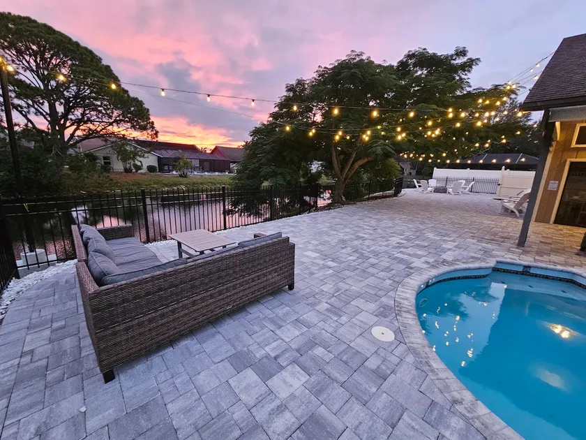 Casa Bella - 5BR, Waterfront, Pool, Spa -9 Min Anna Maria - Image 1