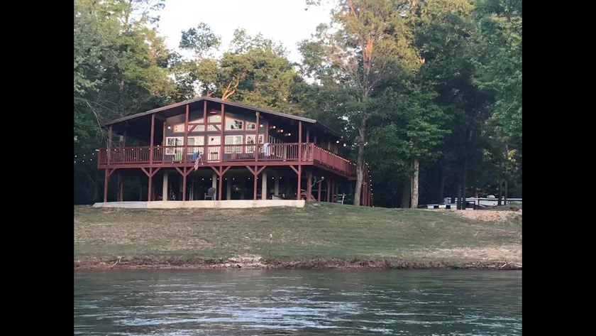 Gorgeous Riverfront 5 Bedroom 2 Bath/Current River - Image 1