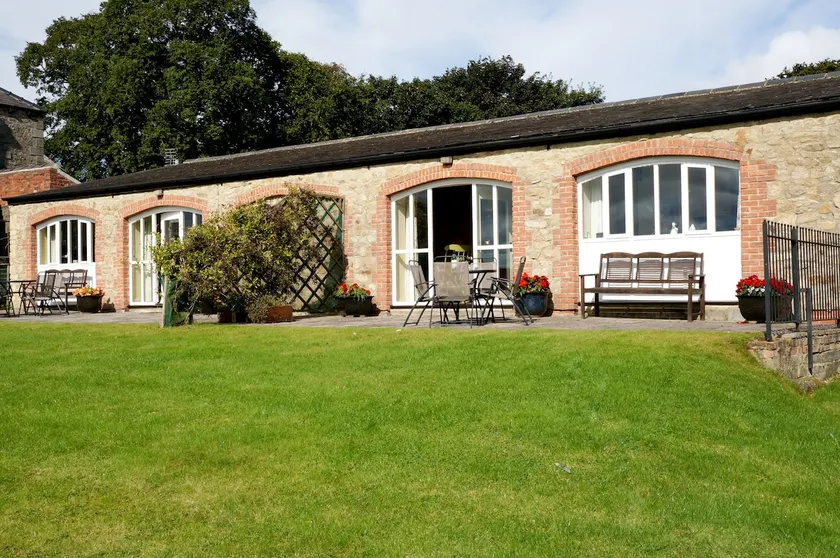 Garth Cottage-spacious family and dog friendly, two bedrooms both with ensuites. - Image 1