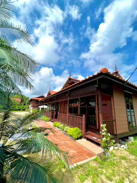 Inap Nekmi Kuala Terengganu With Pool - Image 1