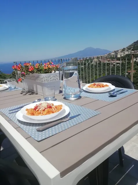MamaDeGy, 6 bed, parking space, Sorrento Coast - Image 1