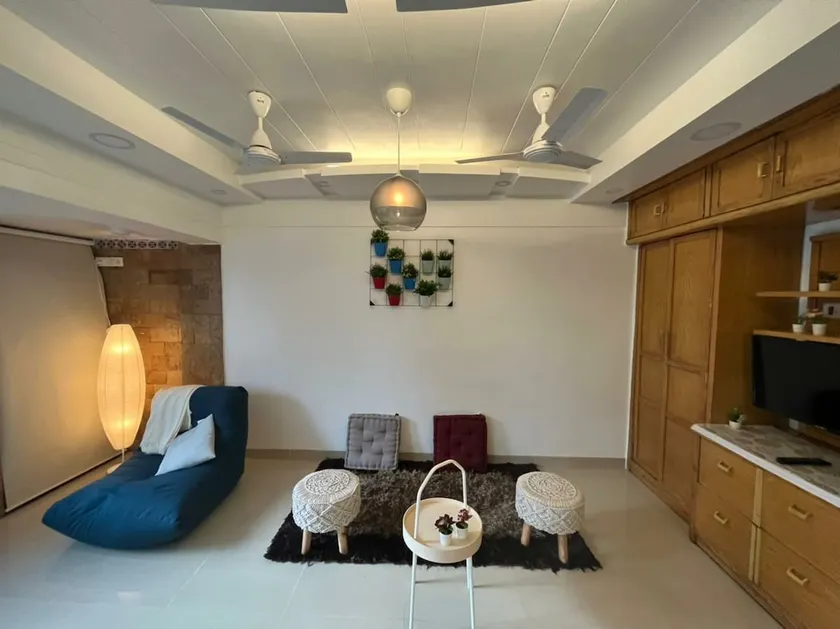 The Voluminous Abode Nr. Azad nagar Metro Stn - Image 1