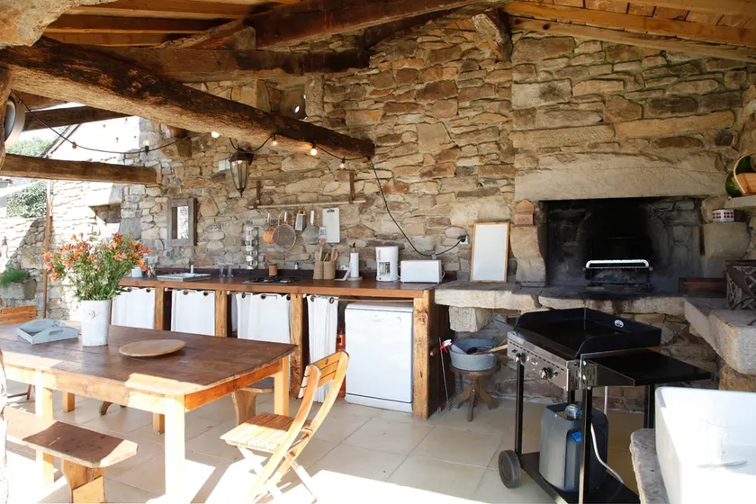 3 stone houses with heated swimming pool - Image 1