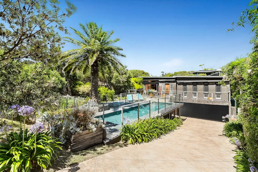 Sorrento Beach Escape - Image 1