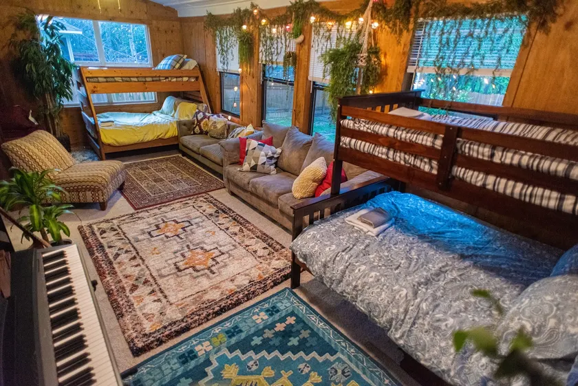 Premium Bohemian Imagintorium ❤️️ 5 BRms | 4mi⇒ DT - Image 1