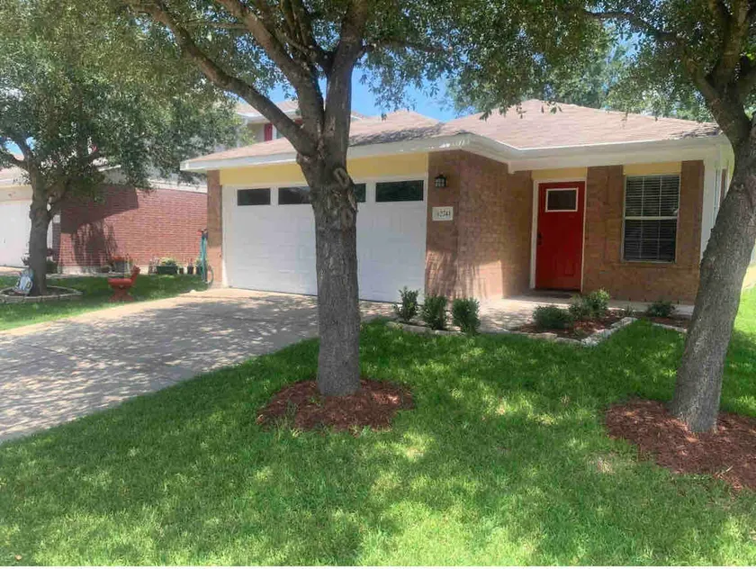 Cozy Manor Home near COTA, Expo Center &Austin - Image 1