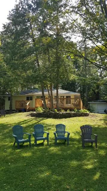 Gorgeous Pigeon Lake 4 season cottage - Image 1