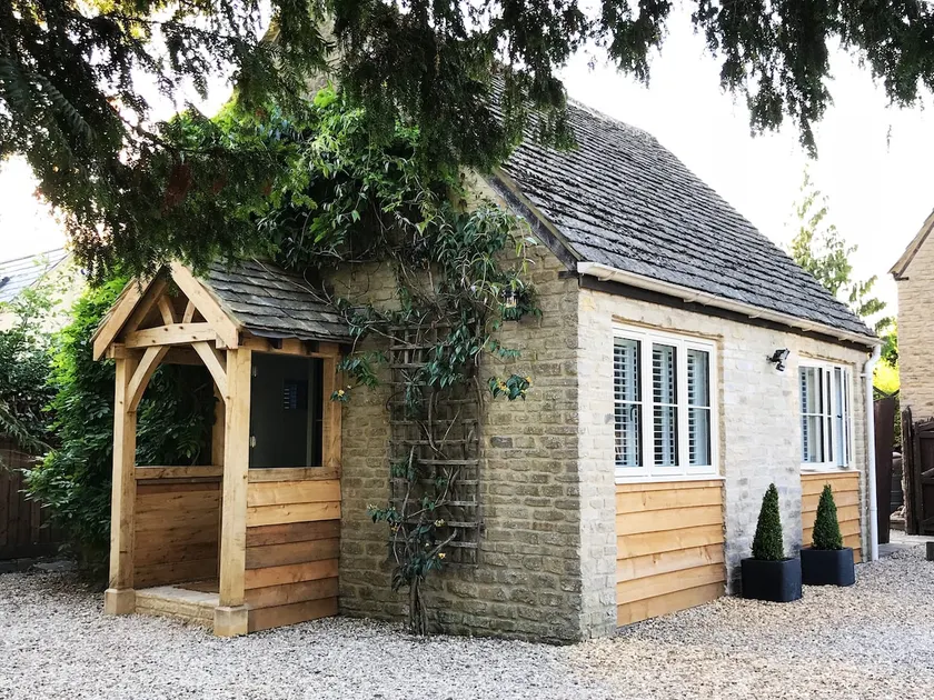 Cotswolds cottage in Ewen village with the Wild Duck Pub, Cirencester - Image 1