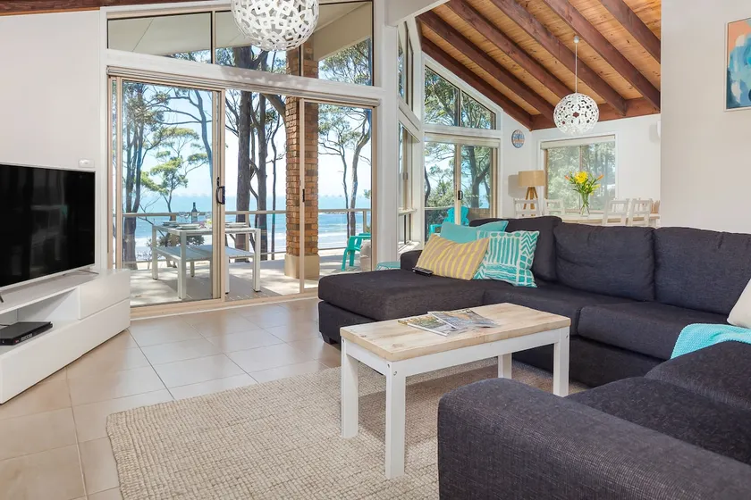 ⁕Absolute Beachfront Penthouse - Denhams Beach - Image 1