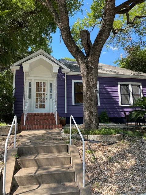 Adorable 6th Street Bungalow - Image 1