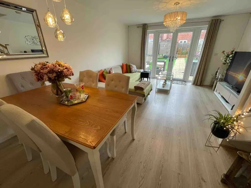 Bright, airy & beautiful home in a quiet location - Image 1