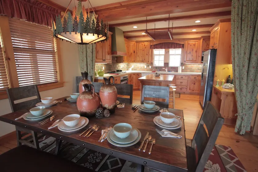 Lake View Luxury Cabin Sleeps 10 - Eagle's Landing - Image 1