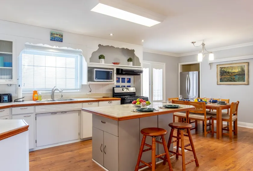 Spacious 3bdrm house in the Heart of Kitchener! - Image 1