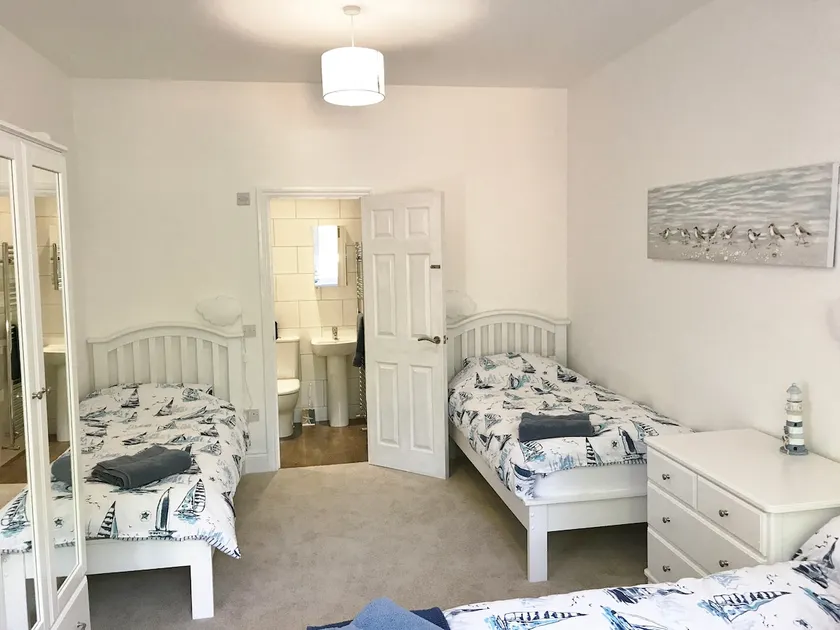 ** Spotless** Beach House Apartment - Image 1
