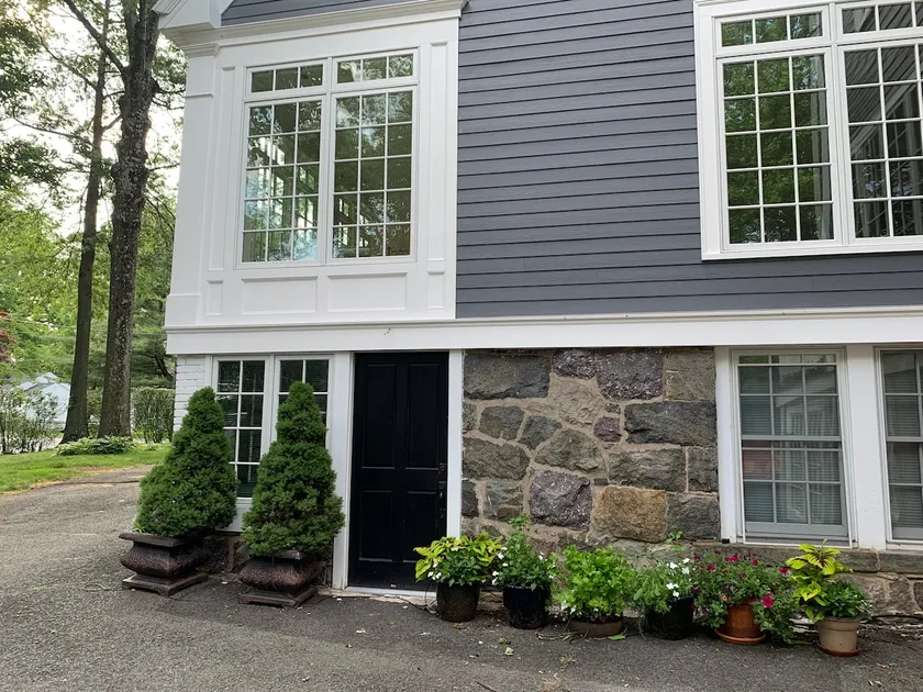 C&J Signature Stays Historic Renovated Apartment - Image 1